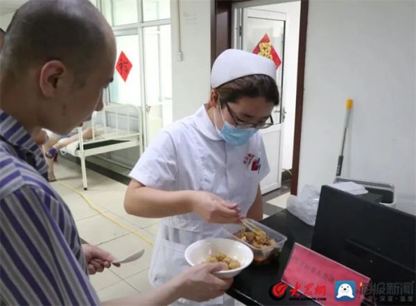 泰安心康醫(yī)院：點(diǎn)一盞心燈 用愛溫暖心靈